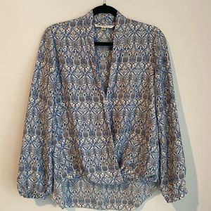 MAX STUDIO BLUE & CREAM PATTERNED BLOUSE (M)